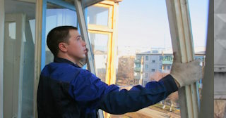 Демонтаж остекления балкона в Электростали - цена от 581 руб. - Сварной-Элк