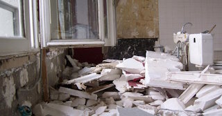 Демонтаж хрущевки в Электростали - удаление старых полов и стен по выгодной цене от 1796 рублей.